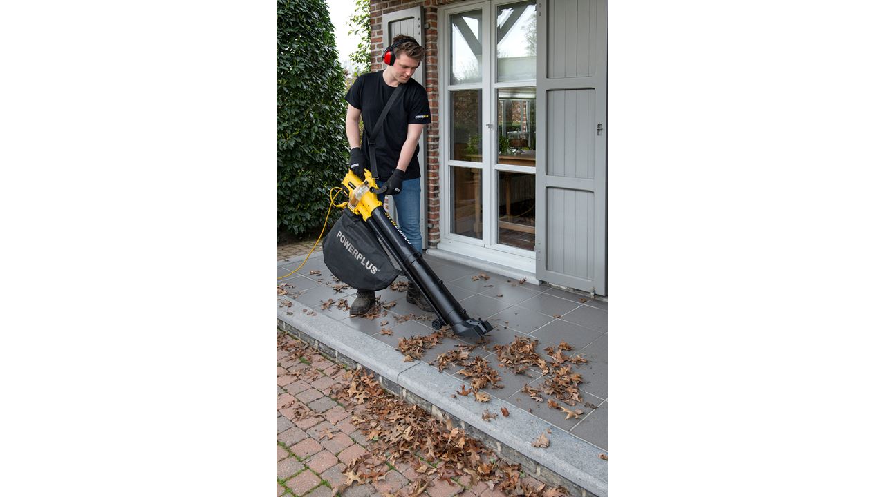 Powerplus - POWEBLBS2 - Leaf blower - 18V - incl. 2 batteries 18V 1.5Ah and  charger - Varo